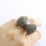 Bow ring knitted in gun met..