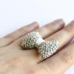 Bow ring knitted in silver:..