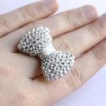 Bow ring knitted in silver:..