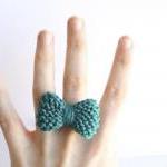 Bow ring knitted in turquoi..