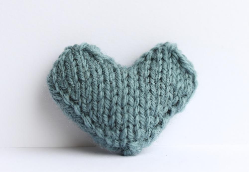 Heart pin brooch knitted in seafoam
