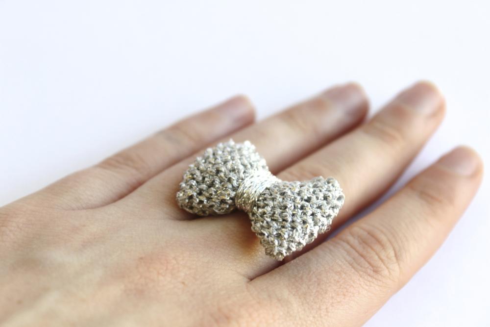 Bow ring knitted in silver: READY TO SHIP